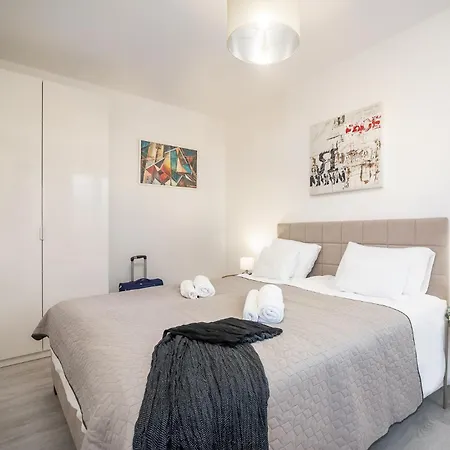 Sunlit Heaven 2-bdr Apartment *