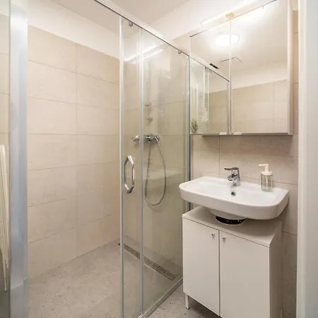 Apartment Sunlit Heaven 2-bdr *