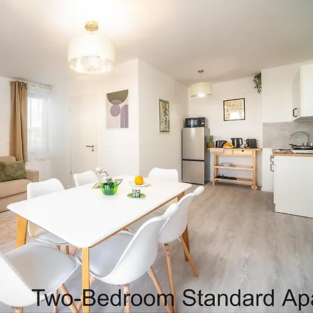Sunlit Heaven 2-bdr Apartament *